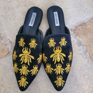 Cape Robbin Bee Mules